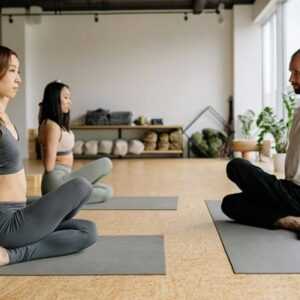 Online Course Certified Yoga & Meditation Trainer